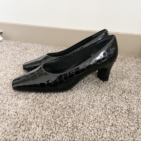 90’s black snakeskin heels - Picture 4 of 5